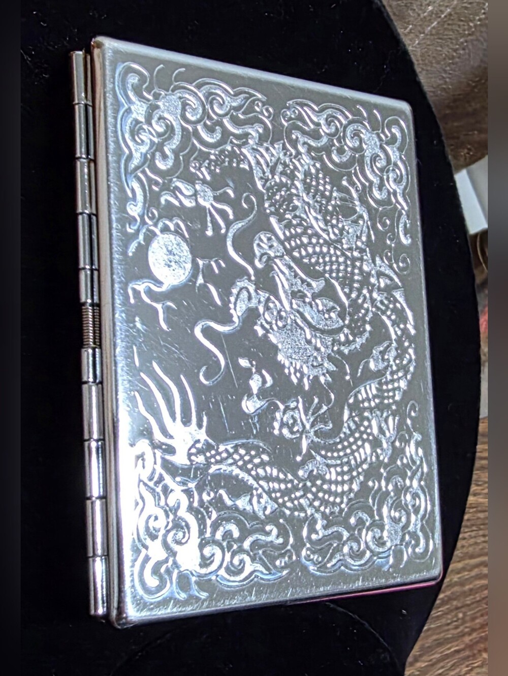 Dragon Theme Embossed Stainless Steel Card Holder - Picture 5 of 15